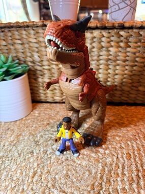 Fisher-Price Imaginext Jurassic World Camp Cretaceous Dinosaur and Action Figure